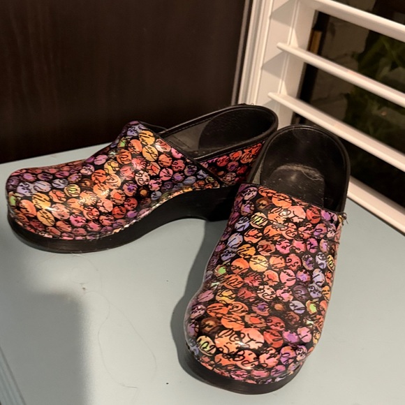 Colorful Patterned Clogs - Picture 2 of 6